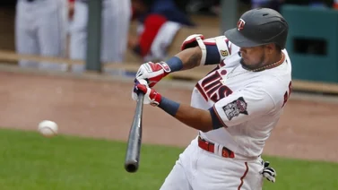 MLB: Así reciben sus compañeros a Luis Arráez al asegurar la corona de bateo
