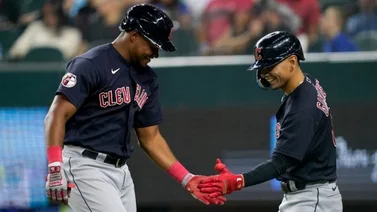 Clevelad doblega a los Yankees en extra inning y se lleva el segundo de la serie