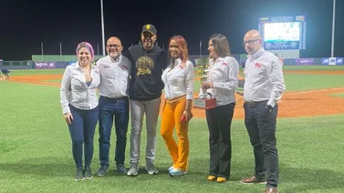 LVBP: José Alguacil y Los Leones del Caracas reciben la Copa MTV (+ VIDEO)
