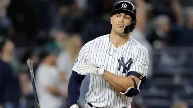 Mira como Giancarlo Stanton enseña a niños a jugar beisbol en Egipto (+VIDEO)