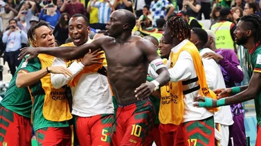 Este jugador de Camerún marca gol histórico ante Brasil y sale expulsado (+Video)