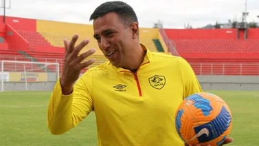 César Farías celebra la llegada de su nieto