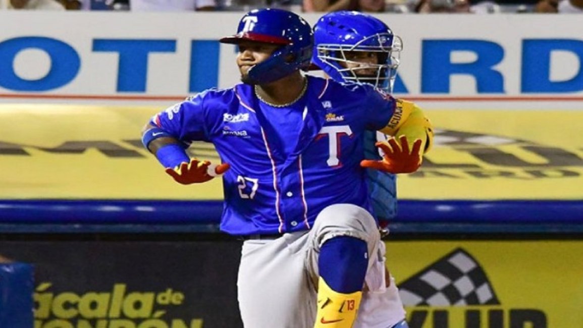 Ronald Acuña Sr. le aconsejó a su hijo que no abandone a los Tiburones de  La Guaira en plena final ante Leones del Caracas, así lo declaró…