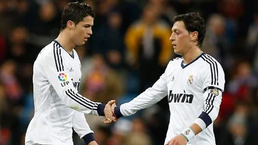 Özil defiende a Cristiano Ronaldo: "El siempre esta en su propia categoría"