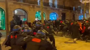 ¡Insólito! Marroquíes en París se enfrentan a la policía francesa (+ Video)