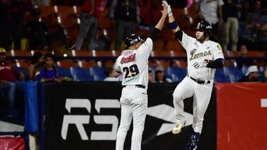 LVBP: Eugenio Suárez y Oswaldo Arcia con jonrones sellan el triunfo de Leones del Caracas