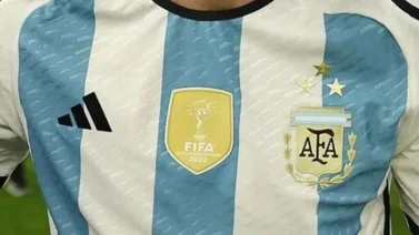¿Cuándo saldrá y cuánto costará la nueva camiseta de Argentina con tres estrellas? (+Video)