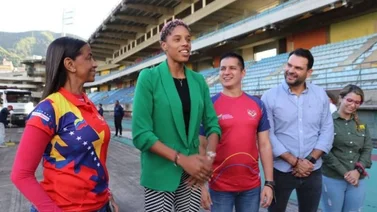 Yulimar Rojas visita el Estadio Brígido Iriarte y promete saltar el próximo año en Caracas (+FOTOS)