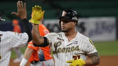 LVBP: Oswaldo Arcia, la sorpresiva grúa de los Leones del Caracas