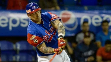LVBP: Álex Cabrera visita a los Tiburones de la Guaira en Macuto