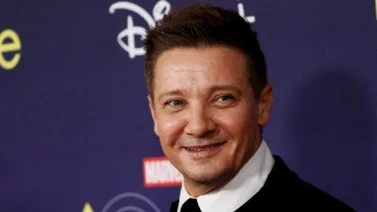 Jeremy Renner se encuentra grave de salud tras sufrir accidente en la nieve
