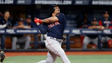 Rafael Devers seguirá con los Medias Rojas de Boston para 2023