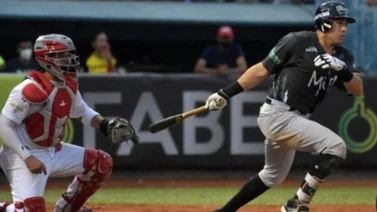 Ramón Flores desaparece la pelota en el Round Robin de la Lidom
