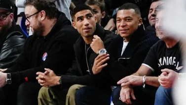 Aficionados argentinos en la NBA le cantan "Muchachos" a Kylian Mbappé (+Video)