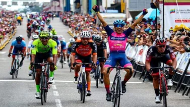 César Sanabria triunfa en la primera etapa de la Vuelta al Táchira