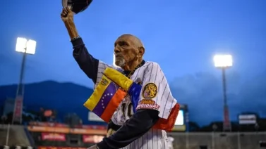 Jesús "Chivita" Lezama: Celebra 104 años el fanático que ha visto los 21 campeonatos de los Leones del Caracas