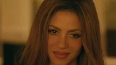 ¡Sigue facturando! Este es el suéter que Shakira lanzó al mercado