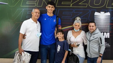 El gigante de 2.18 metros que impone récord de altura en la selección nacional de baloncesto