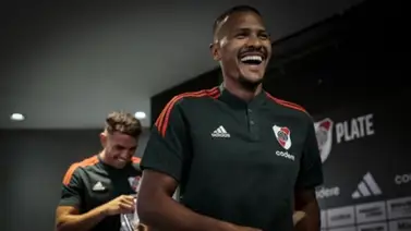 Salomón Rondón disfruta de su primer partido como titular en River Plate Salomón Rondón disfruta de su primer partido como titular en River Plate