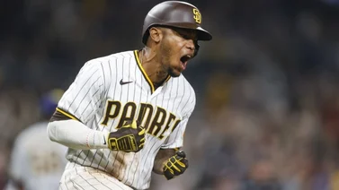 MLB: José Azocar sacude su primer jonrón con los Padres en el duelo ante Guardianes (+Video)