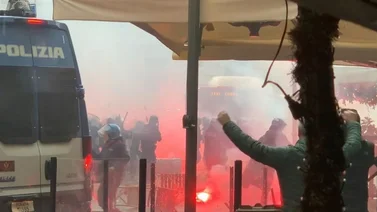 Fuertes enfrentamientos entre los fanáticos del Napoli y el Eintracht Frankfurt (+VIDEO)