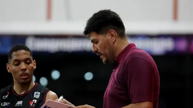 Hebert Bayona: el "gigante de 2.11 metros" que dirige a Cangrejeros de Monagas en la Superliga
