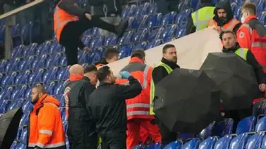 Un aficionado muere en el partido entre el Bayer Leverkusen y Schalke 04 Un aficionado muere en el partido entre el Bayer Leverkusen y Schalke 04