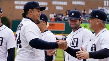 MLB: Miguel Cabrera efectuó el primer lanzamiento del juego con otras leyendas de Detroit