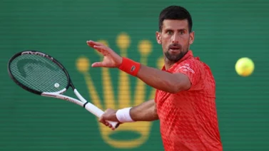 Novak Djokovic sufre, pero sale airoso ante un desconocido en Montecarlo (+Video)