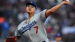 MLB: Julio Urías exhibe numeritos de Salón de la Fama