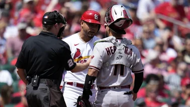 MLB: Willson Contreras protagoniza un intercambio de palabras con Madison Bumgarner (+VIDEO)