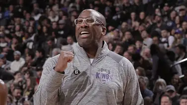 NBA: Mike Brown es galardonado con el premio Entrenador del Año de forma unánime NBA: Mike Brown es galardonado con el premio Entrenador del Año de forma unánime