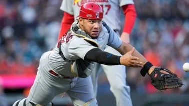 MLB: Willson Contreras completa jugadón defensivo arriesgando el físico (+Video)