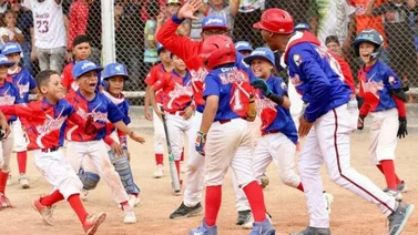 Mira como "perrea" un Grand Slam el hijo de Héctor Giménez en Pequeñas Ligas (+Video)