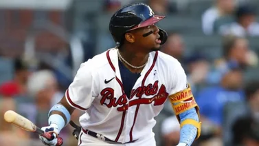 MLB: Ronald Acuña Jr. se sacude el pelotazo con un doble ante los Marlins