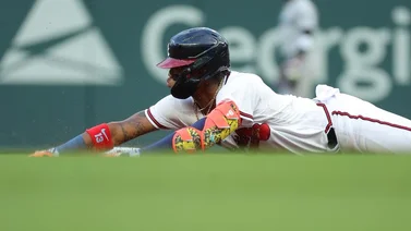 MLB: La insólita forma en la que Ronald Acuña Jr logró robo de base (+ Video)