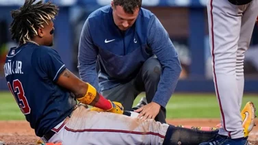 MLB: ¡Tremendo susto! Esto dice el mánager de Bravos tras la salida de Ronald Acuña por dolores (+VIDEO)