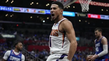 Devin Booker empata con Michael Jordan en un récord de puntos en playoffs