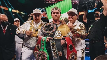 ¡"Canelo" Álvarez sigue siendo el "Rey"! el Mexicano se impone ante John Ryder