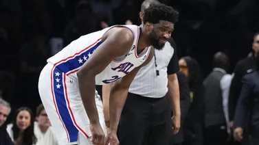 NBA: ¡Tremendo susto! Mira el espeluznante accidente que protagonizó Joel Embiid con un jugador de los Celtics (+VIDEO)
