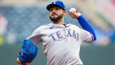 MLB: Duelo de picheo venezolano entre Martín Pérez y José Suárez termina en paliza