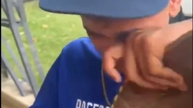 ¡Emotivo! Joven venezolano rompe en llanto al decirle a su madre que ha sido firmado (+VIDEO)