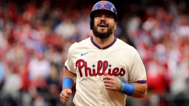 MLB: Kyle Schwarber enciende las alarmas en los Phillies tras lastimarse el pie izquierdo