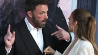 Pillan a Ben Affleck y Jennifer López en otro 'atajaperro' en público
