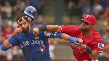 MLB: Hoy se cumplen siete años de este recordado puñetazo de Rougner Odor a José Bautista (Video)