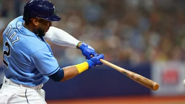 Yandy Díaz vuelve de la lista de lesionados con un largo cuadrangular ante Milwaukee