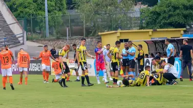 ¡Todos al suelo! Un ataque singular detuvo este juego de la Liga FUTVE (+Vídeo) ¡Todos al suelo! Un ataque singular detuvo este juego de la Liga FUTVE (+Vídeo)