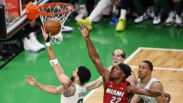 Jimmy Butler se une a Michael Jordan en prestigioso récord en playoffs