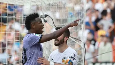 Vinicius responde a los insultos que recibió (+Mensaje) Vinicius responde a los insultos que recibió (+Mensaje)