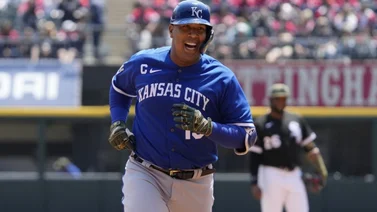 MLB: Salvador Pérez escala en selecto grupo de jonroneros venezolanos (+VIDEO)